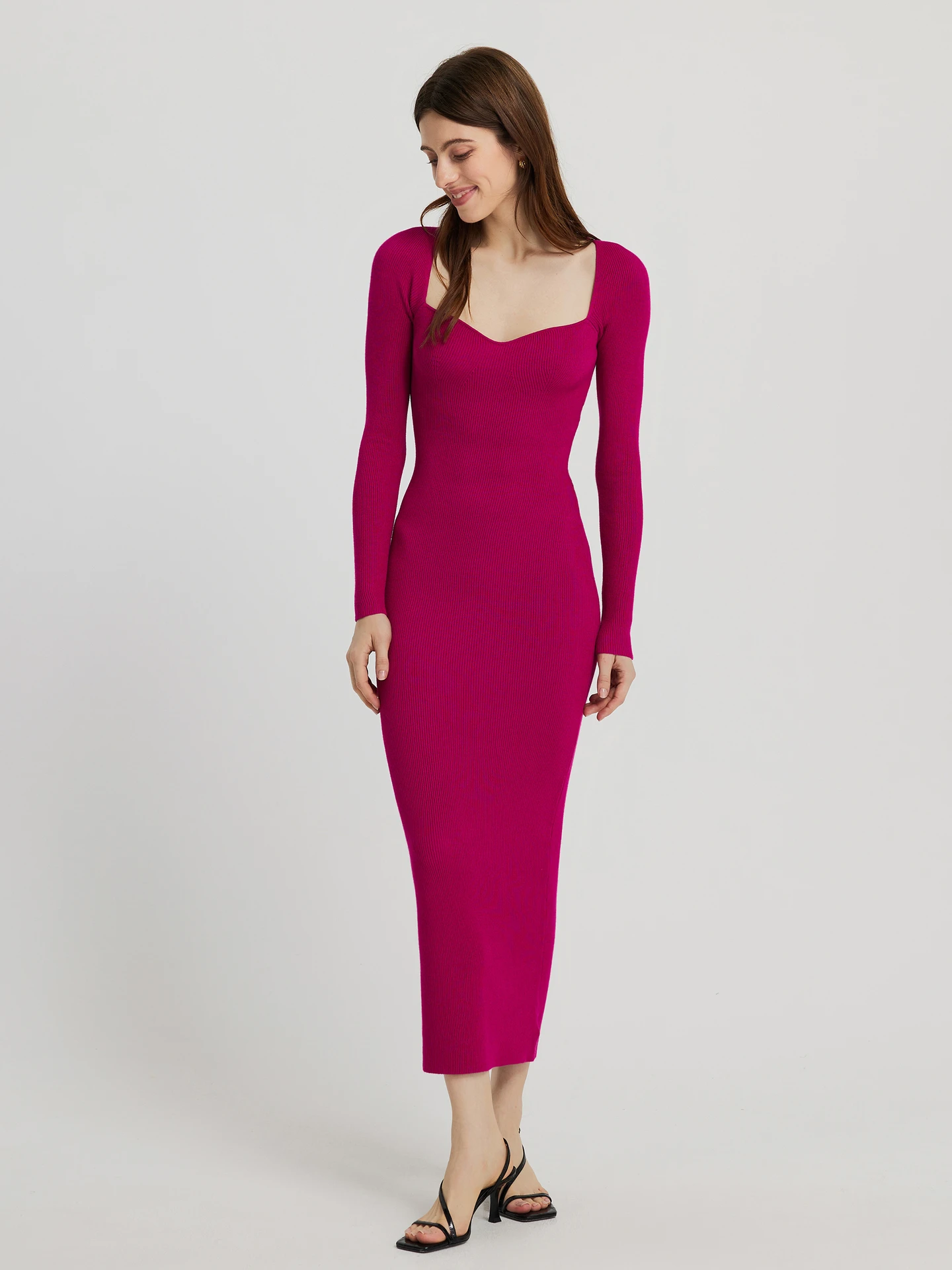 দীর্ঘ বোনা পোষাক